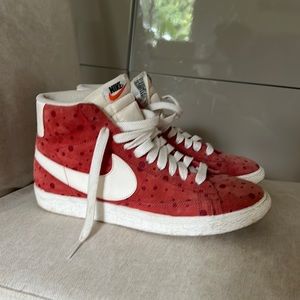 nike high tops, worn only a few times. red suede with embossed dots.